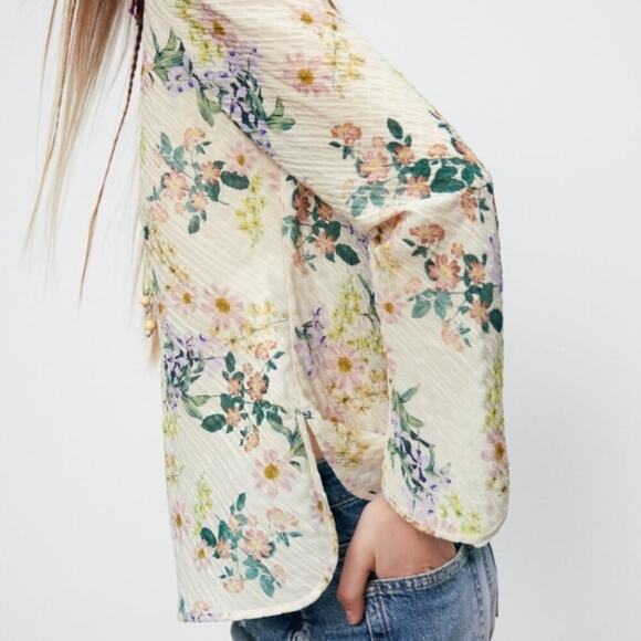 Zara Women's Lightweight Floral V-Neck Blouse Cream Size S - Picture 2 of 10